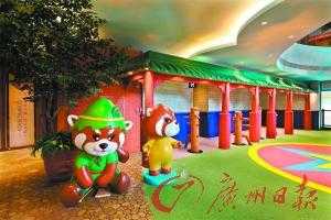 小长假到广佛新世界“变装跑”-2.jpg