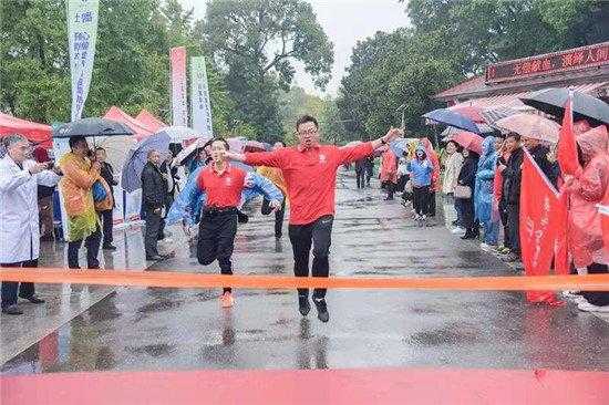 200余名医务人员变身运动达人，倡导健康生活方式减少卒中发病-2.jpg