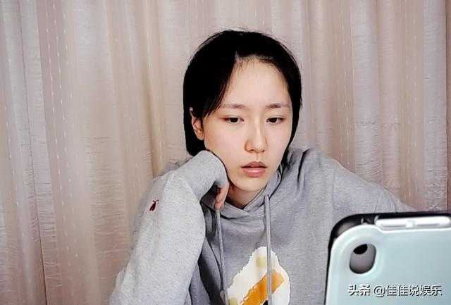 成果和赵海棠直播，意外素颜出镜，暴露真实颜值-3.jpg
