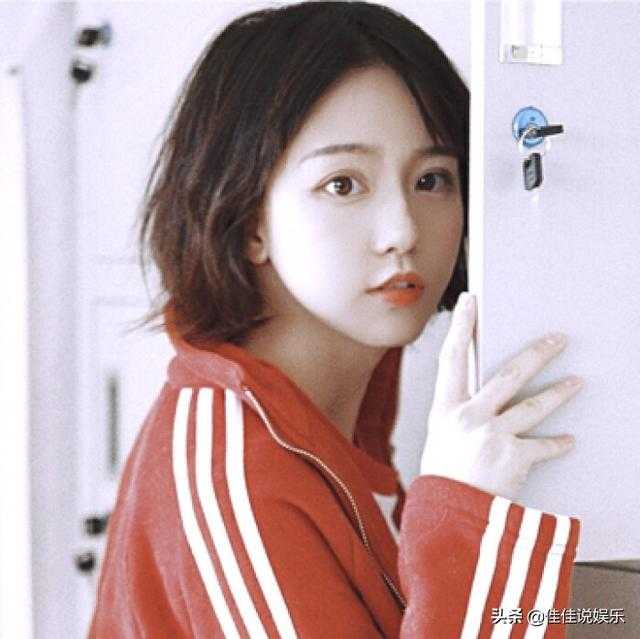 成果和赵海棠直播，意外素颜出镜，暴露真实颜值-1.jpg