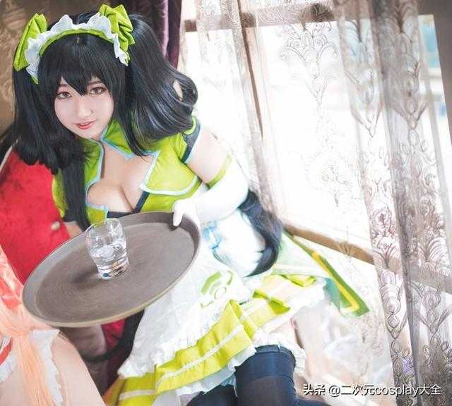 《王者荣耀》众多女神，齐聚女仆咖啡厅，却有庄周和亮亮混了进来-8.jpg