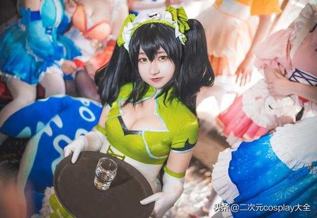 《王者荣耀》众多女神，齐聚女仆咖啡厅，却有庄周和亮亮混了进来-17.jpg