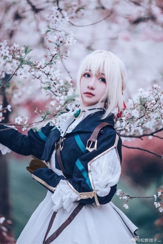 《紫罗兰永恒花园》伊芙加登cos，文静细腻特别有气质的少女-5.jpg