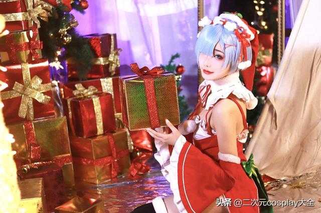 她玩了九年cosplay，父母还会把她的照片印出来做相册-1.jpg