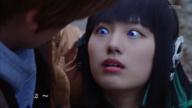 假面骑士01：“圣诞节”提前到来，依兹老婆中招，秘书成移动靶子-4.jpg