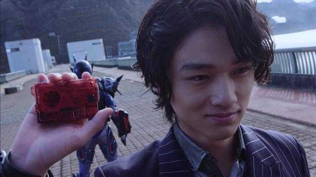 假面骑士01：燃烧猎隼变身赏析，巨型火鸟包裹全身，断翅爆破超炫-1.jpg