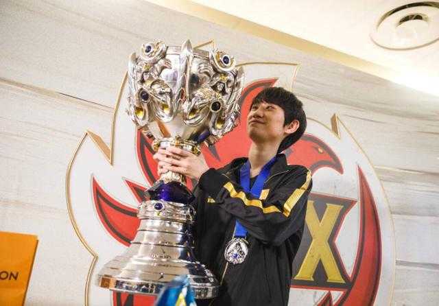 2019年度电竞人物之Doinb：经历烈火焚烧的凤凰，终将一飞冲天-13.jpg