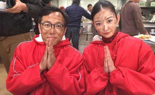 假面骑士01：副社长秘书幕后花絮曝出，美瞳抢眼，呆萌圆脸超可爱-3.jpg
