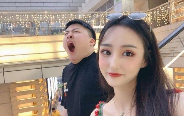 Uzi开播收到婷婷前男友礼物打翻醋坛！Knight因连败质疑自己实力-9.jpg