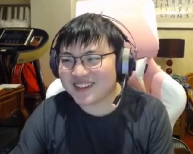 Uzi开播收到婷婷前男友礼物打翻醋坛！Knight因连败质疑自己实力-10.jpg