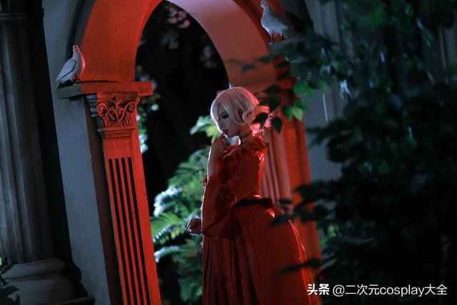 《第五人格》红夫人cos，优雅端庄，如此美艳我只能称声女神了-2.jpg