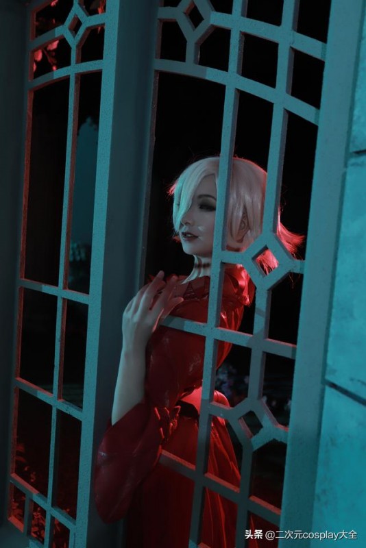 《第五人格》红夫人cos，优雅端庄，如此美艳我只能称声女神了-7.jpg