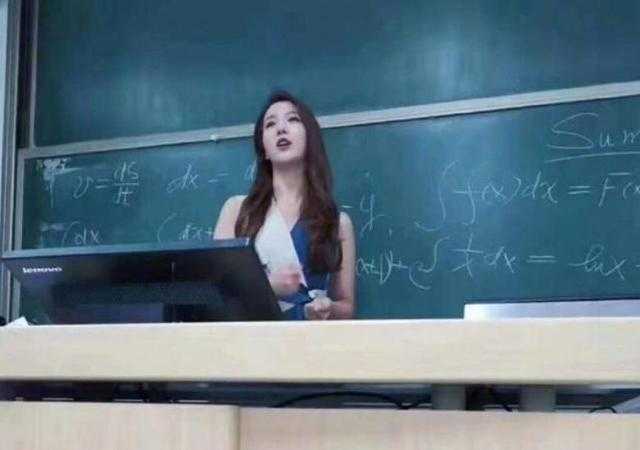 最美女老师走红，不是因为长得好看，而是因为背上的他-3.jpg