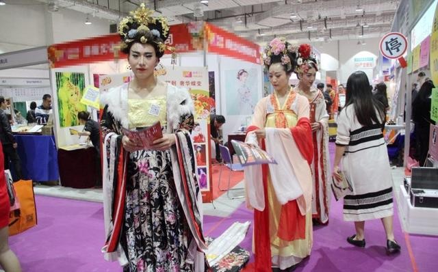 变装、伪娘文化为何如此盛行？是什么原因导致“TA”们喜欢异装？-4.jpg