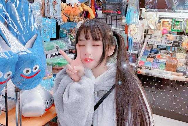 班主任发现蔡萝莉真实身份，点赞表扬，并送出价值1000多的礼物-5.jpg
