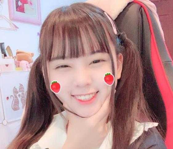班主任发现蔡萝莉真实身份，点赞表扬，并送出价值1000多的礼物-4.jpg