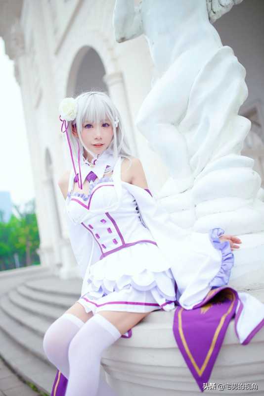 二次元:白丝长腿的00后小姐姐Cosplay《艾米莉娅》, 惊艳到我了-1.jpg