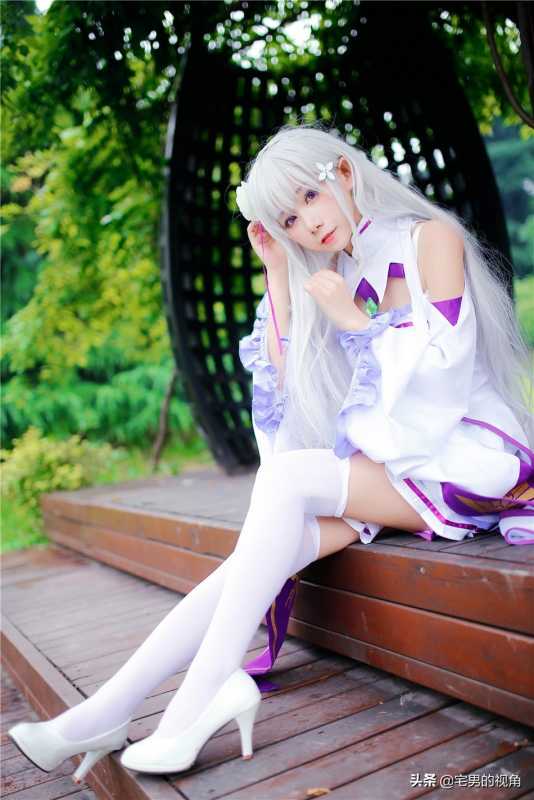 二次元:白丝长腿的00后小姐姐Cosplay《艾米莉娅》, 惊艳到我了-3.jpg