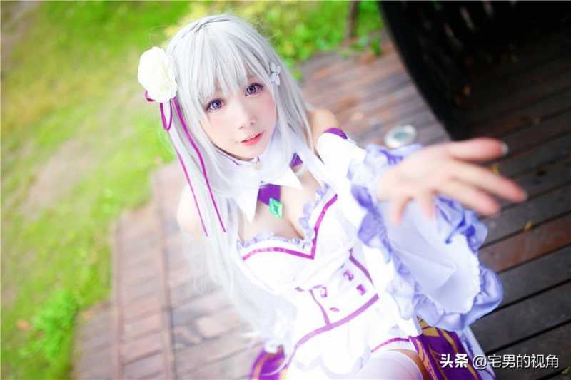 二次元:白丝长腿的00后小姐姐Cosplay《艾米莉娅》, 惊艳到我了-2.jpg