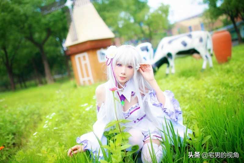 二次元:白丝长腿的00后小姐姐Cosplay《艾米莉娅》, 惊艳到我了-4.jpg