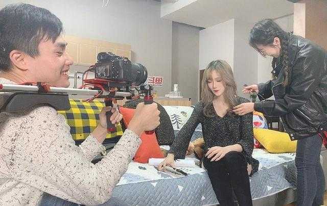 还记得斗鱼二台吗？专搞腐团儿收费内容，导播镜头加鸡腿-2.jpg
