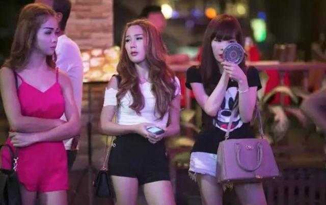 伪娘花销很大，“变性”真的适合吗？为了生存他们成为性工作者！-6.jpg