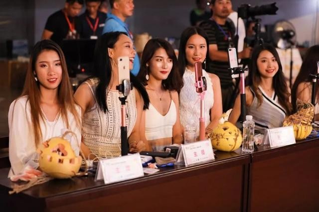 4位网红“伪娘”主播比拼，哪位“女装大佬”让你觉得更惊艳呢？-1.jpg