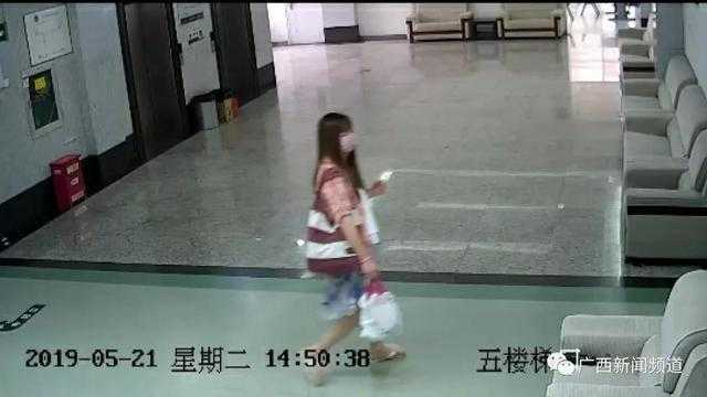 南宁某高校图书馆出现“变装男”，穿女装做不可描述动作，再看到速报警！-1.jpg