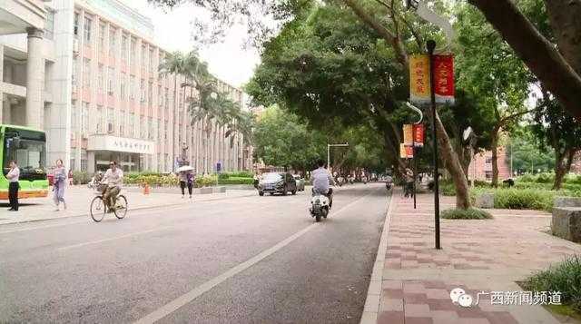 南宁某高校图书馆出现“变装男”，穿女装做不可描述动作，再看到速报警！-9.jpg