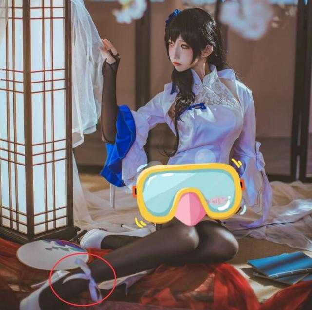 少女前线95式枪娘玉玲珑cos照，黑发蓝花称绝，脚踝处有亮点-5.jpg
