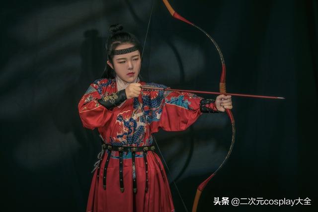 曳撒质孙服：​侠客行李白-2.jpg