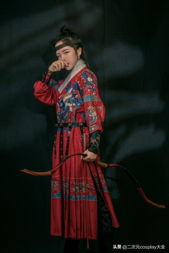 曳撒质孙服：​侠客行李白-3.jpg