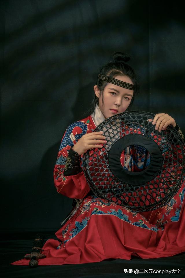 曳撒质孙服：​侠客行李白-8.jpg
