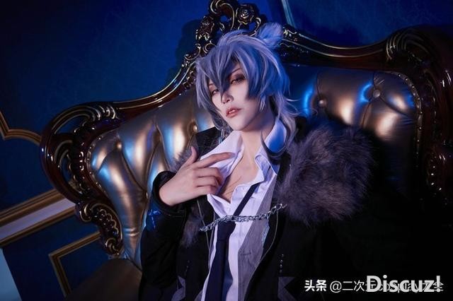 男友力十足，气质特别有魅力的银老板，《明日方舟》银灰cos-18.jpg