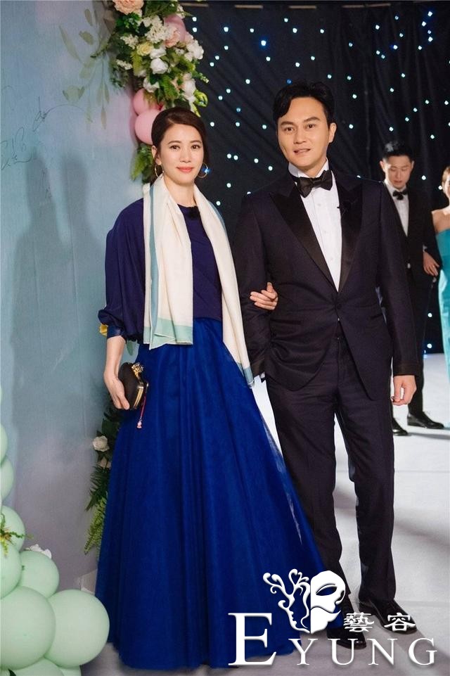 19岁靠脸轰动娱乐圈，却因惹怒成龙无戏可拍，如今靠综艺翻身-2.jpg