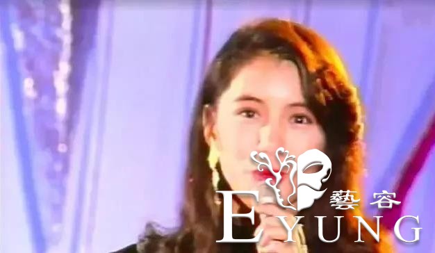 19岁靠脸轰动娱乐圈，却因惹怒成龙无戏可拍，如今靠综艺翻身-8.jpg