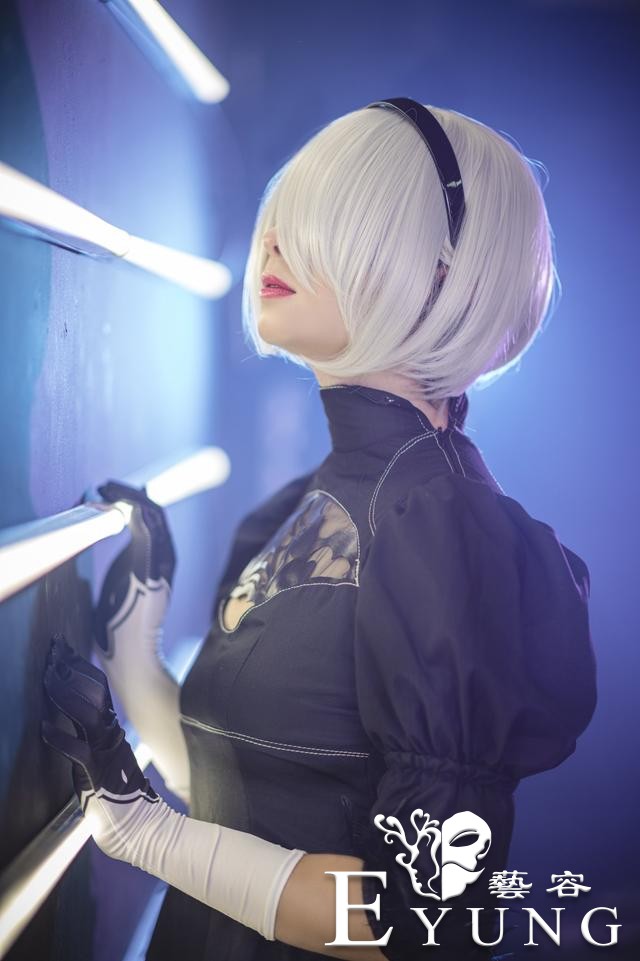 美国“女装大佬”的COSPLAY作品！欣赏一下“美艳动人”的小哥-4.jpg