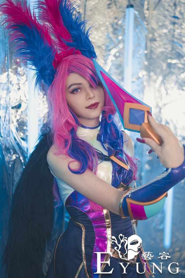 美国“女装大佬”的COSPLAY作品！欣赏一下“美艳动人”的小哥-2.jpg