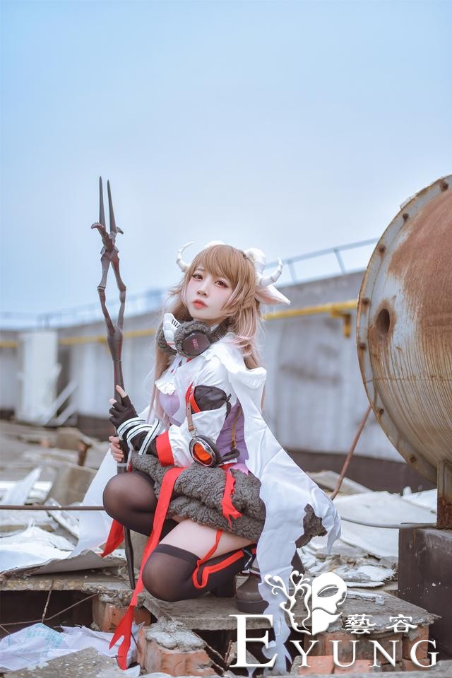 三位可爱妹子COS的国产手游《明日方舟》角色艾雅法拉！造型甜美-4.jpg