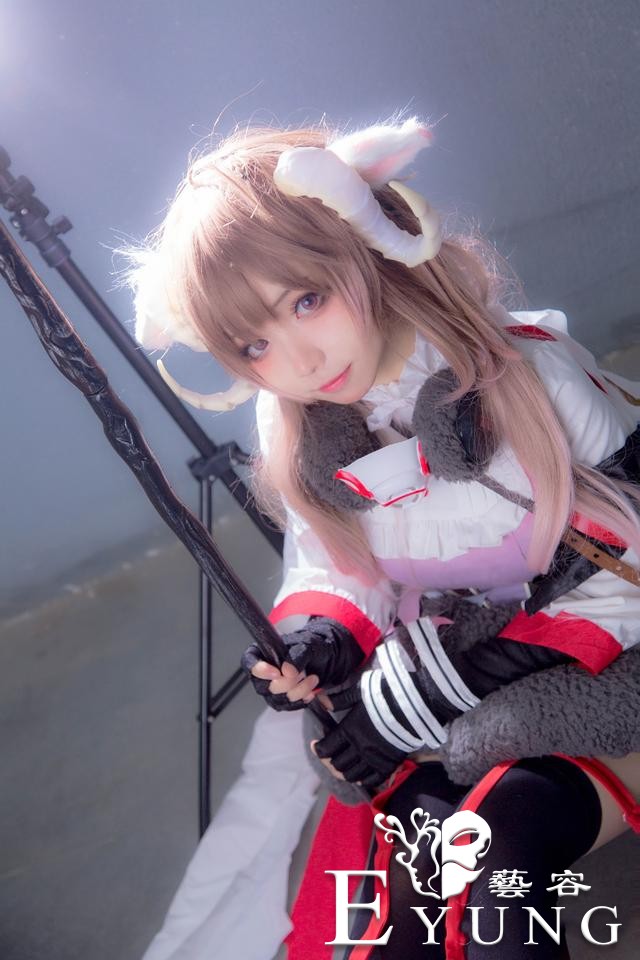 三位可爱妹子COS的国产手游《明日方舟》角色艾雅法拉！造型甜美-14.jpg