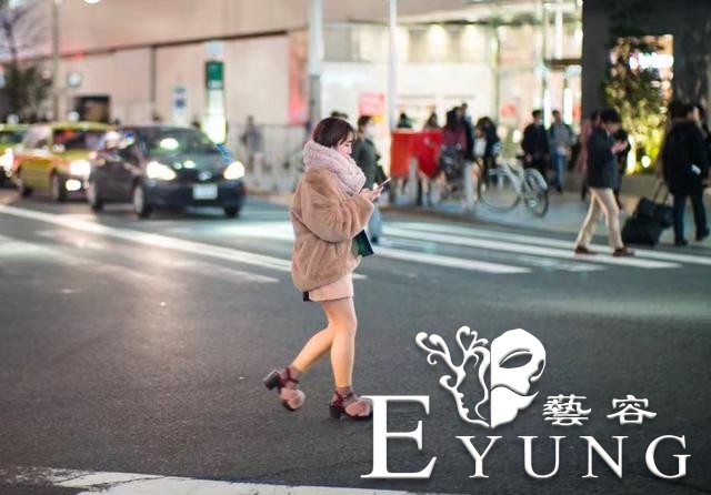 伪娘变装出门：穿短裙要注意什么？还要知道这些走路和站姿技巧！-5.jpg