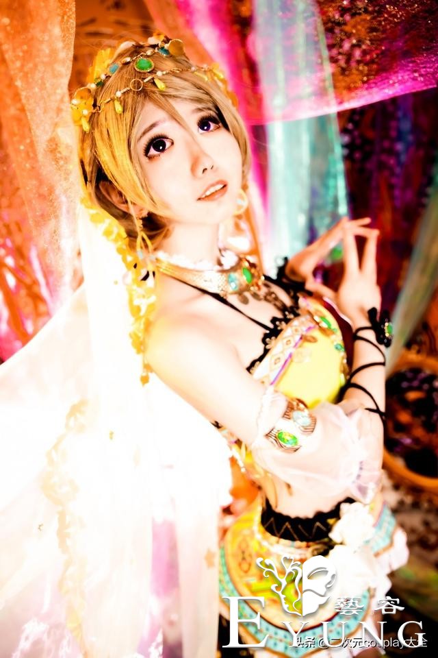 舞娘觉醒花阳cos，异域风格，笑容清甜甜画面感吸睛-1.jpg