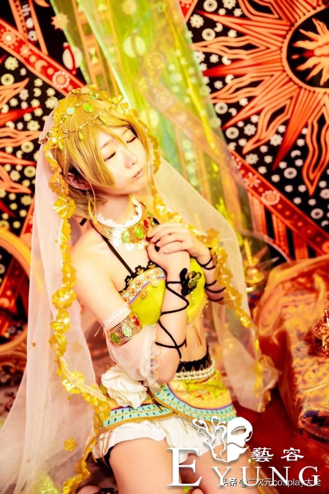 舞娘觉醒花阳cos，异域风格，笑容清甜甜画面感吸睛-2.jpg
