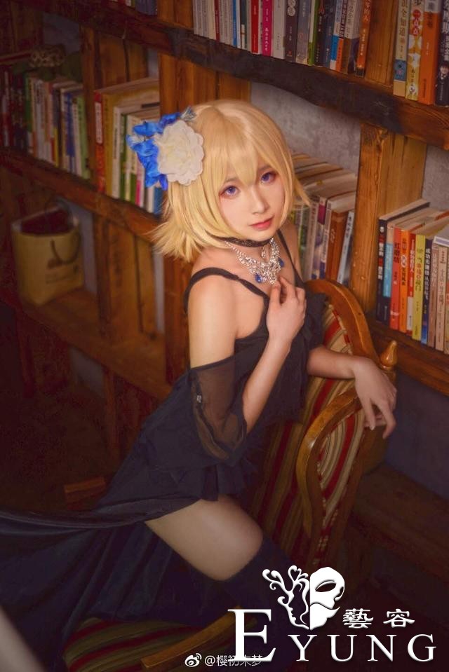 cosplay黑礼服贞德黑丝腿控福利-6.jpg