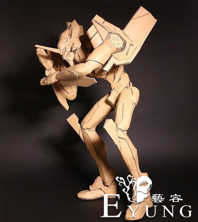 日本妹子将废弃纸板做成模型，是可以被称为杰作的艺术品-3.jpg
