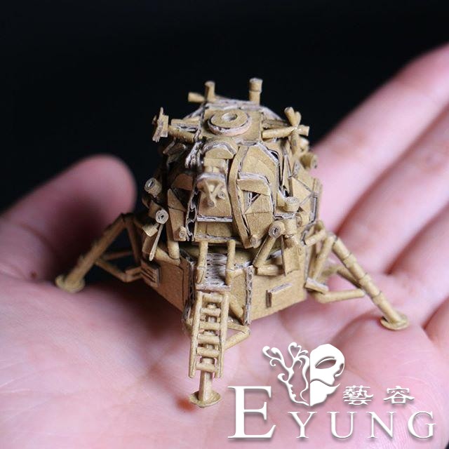 日本妹子将废弃纸板做成模型，是可以被称为杰作的艺术品-7.jpg