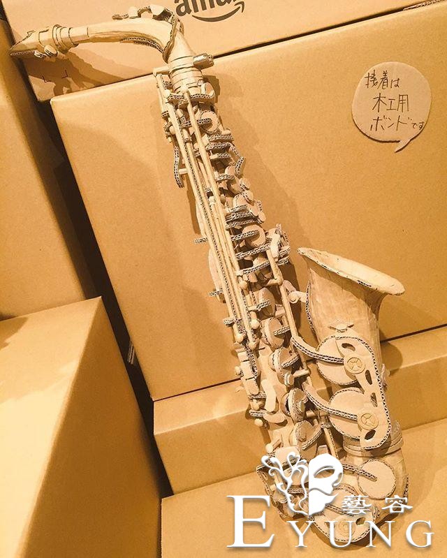 日本妹子将废弃纸板做成模型，是可以被称为杰作的艺术品-10.jpg
