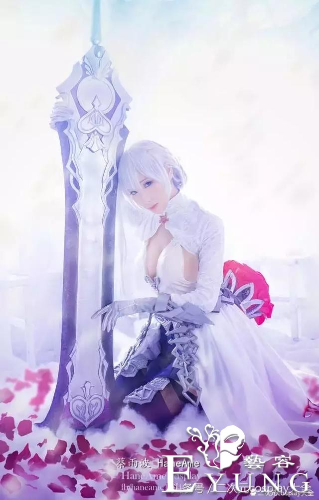 《死亡爱丽丝》高冷女神，白雪公主cos唯美惊艳-1.jpg