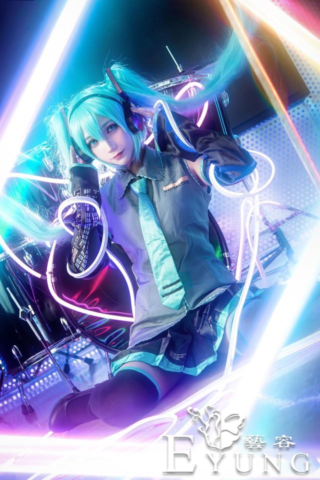 造型很有还原度的三组虚拟偶像角色“初音未来”COS作品欣赏-33.jpg