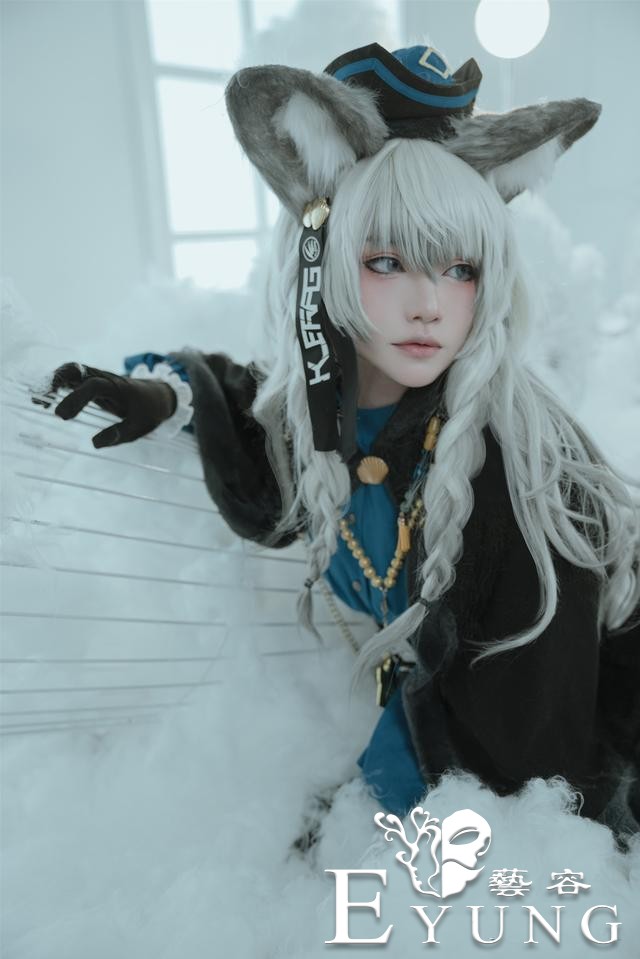 三组国人妹子COS的人气手游《明日方舟》角色“初雪”！非常唯美-1.jpg